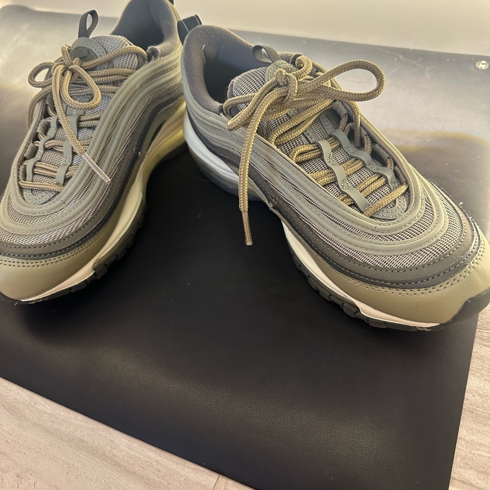 Nike Air Max 95 Olive and Gray Sneakers EUC boys